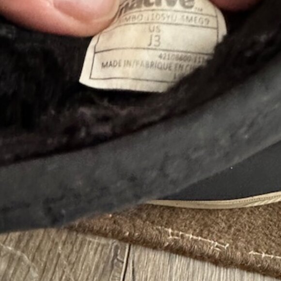 Native Boots size 3 youth - Picture 2 of 3